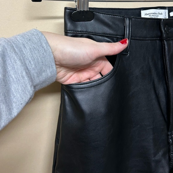 PANTS | NWT Abercrombie and Fitch vegan leather pants size 27 / size 4 - Picture 4 of 5